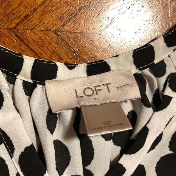 5 for $25 💸💸💸💸💸
Polka dot tank top - Picture 3 of 4